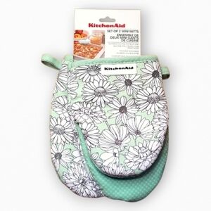 KitchenAid Silicone Grip Oven Mini Mitts With Green and White Daisies